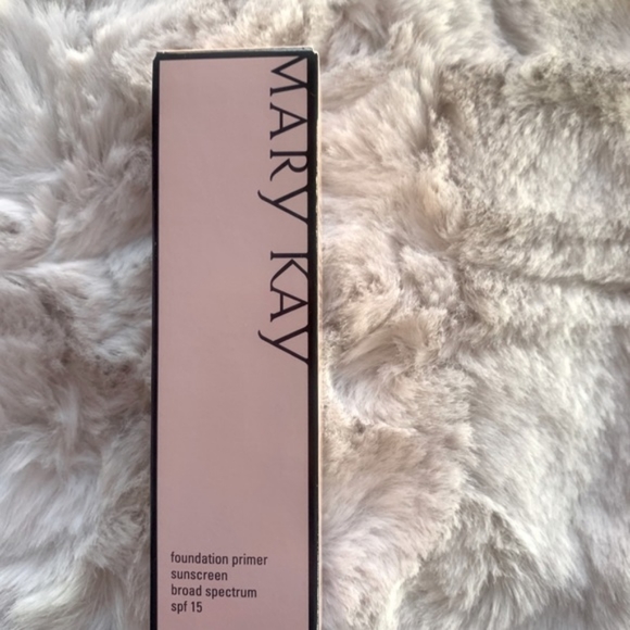 Foundation Primer Sunscreen Broad Spectrum SPF 15
